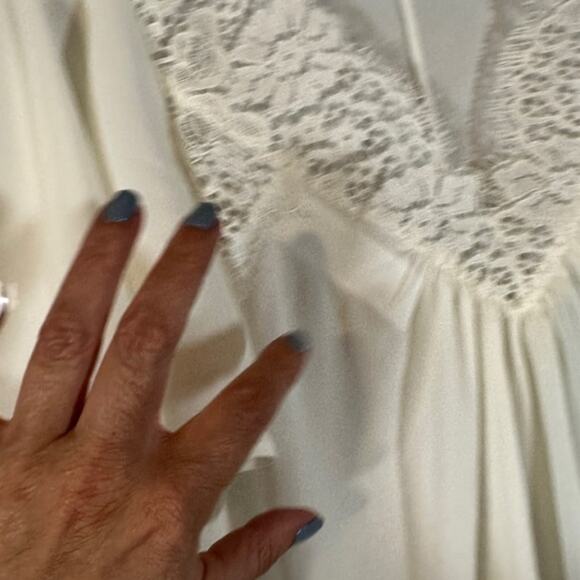 Mango White Lace Applique Flutter Short Sleeve V-Neck Blouse Women Sz 2 - Picture 3 of 8